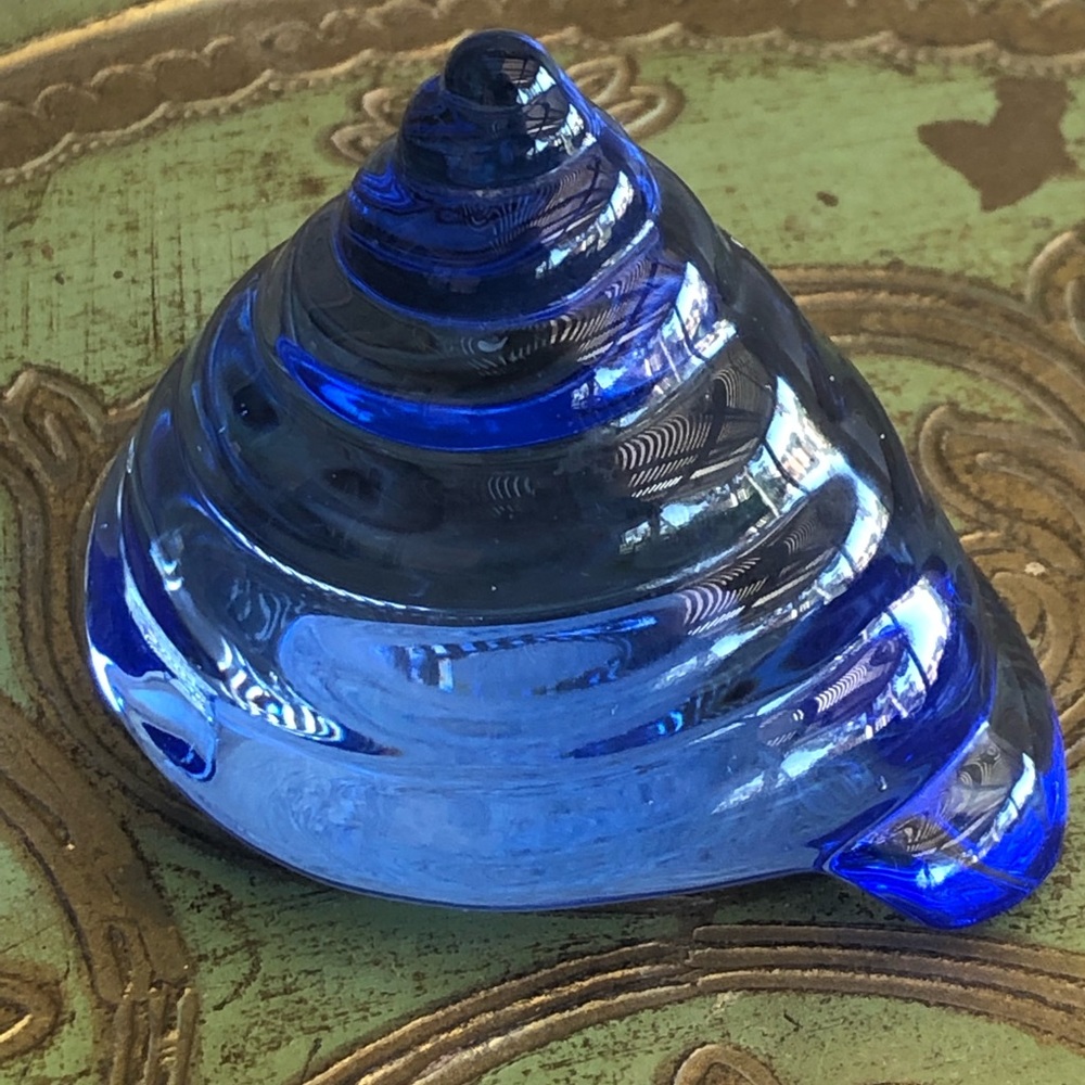 Periwinkle Blue Seashell Blown Art Glass Paperweight